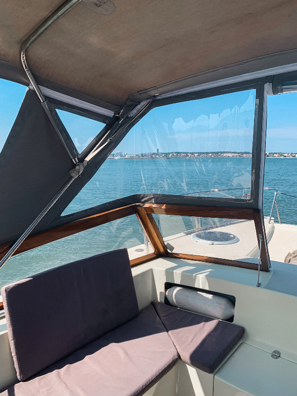 Profitez du soleil lors d'une croisière en catamaran - Oyster Croisière